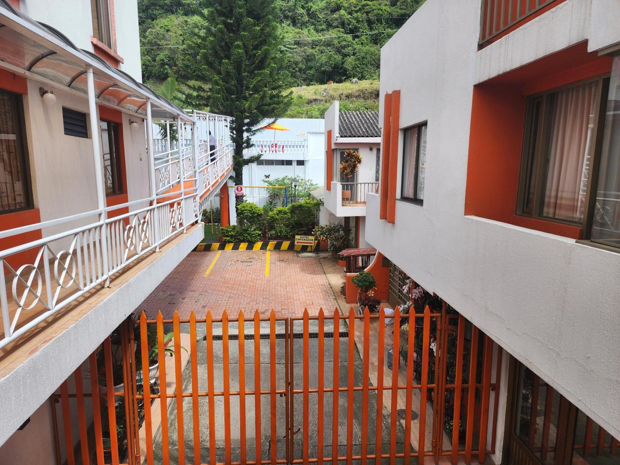 Hotel Emperador Barbosa  Kültér fotó